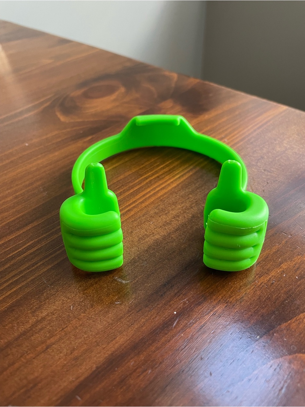Green Silicone Thumbs Up Phone Holder